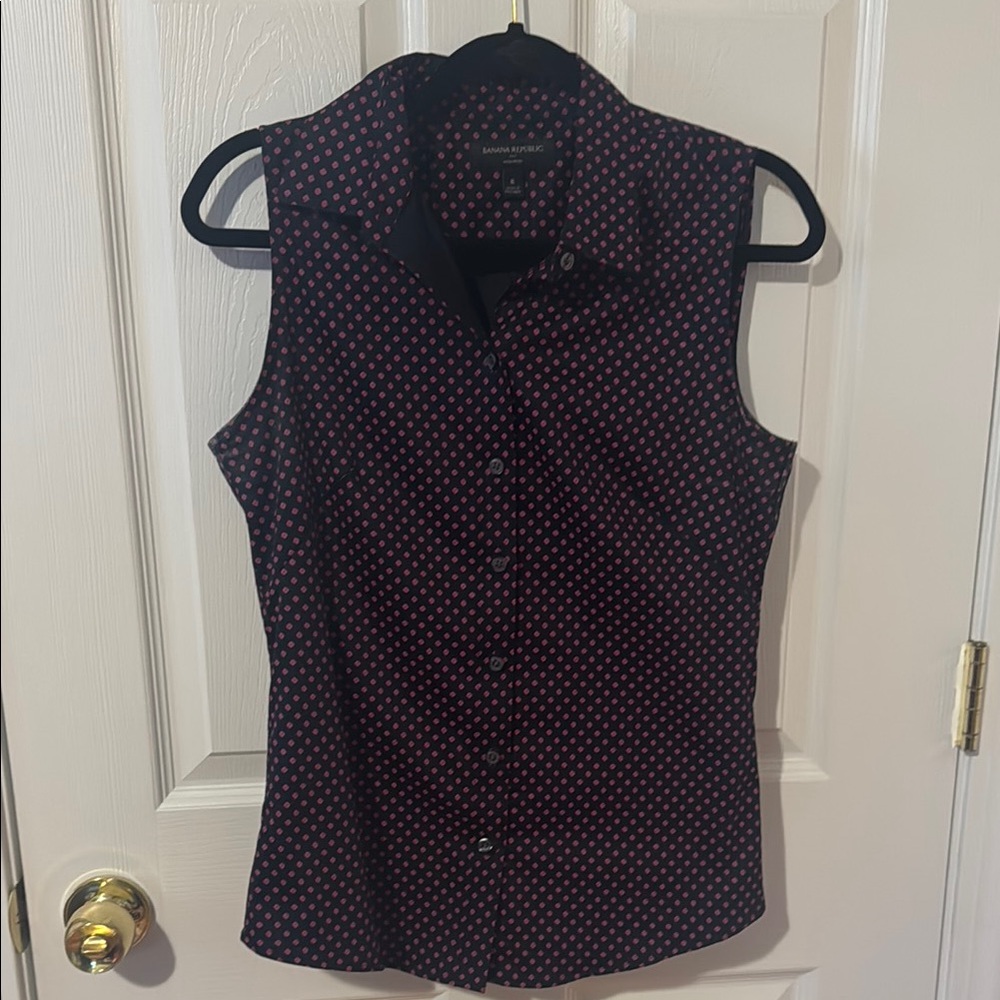 Banana Republic Blue Sleeveless Fitted Button Down Shirt